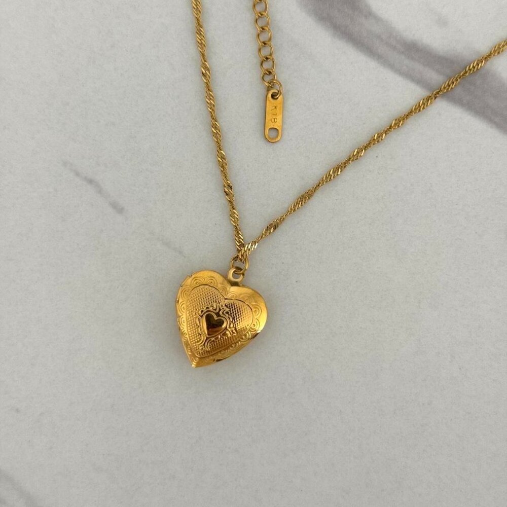 Sku0426 Retro Gold Heart Shaped Women Pedant Necklace Stainless steel + gift bag